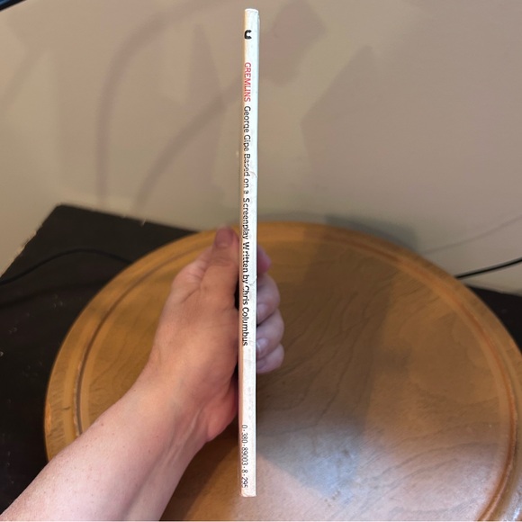 1984 Steven Spielberg Presents GREMLINS 1st‎ Printing Ed Avon Camelot Paperback - Picture 3 of 4